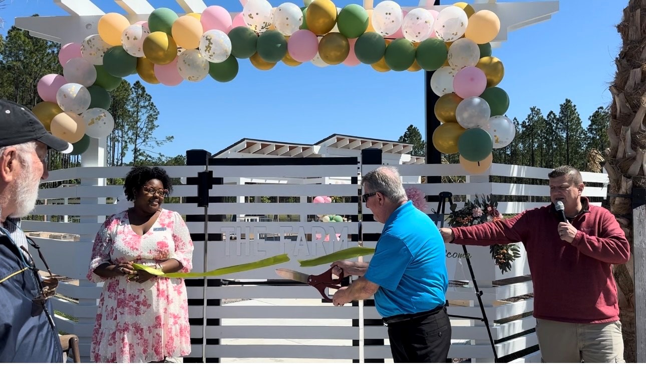 Farm_ribbon_cutting